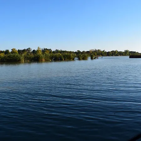 Holiday home Tuecsi Lak Szigetszentmarton